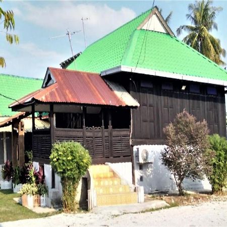 Oyo Home 90495 Homestay Kampung Kota Aur Сунгай Петані Екстер'єр фото