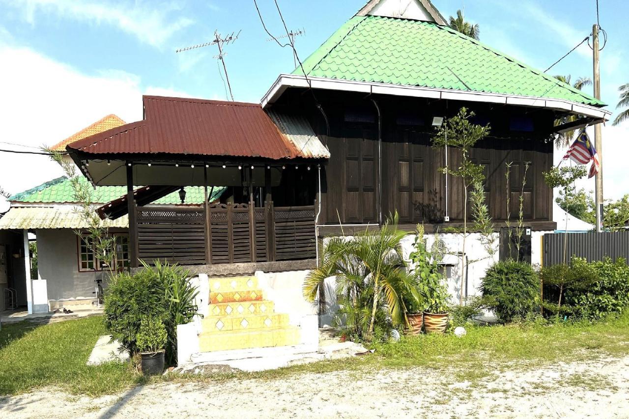 Oyo Home 90495 Homestay Kampung Kota Aur Сунгай Петані Екстер'єр фото