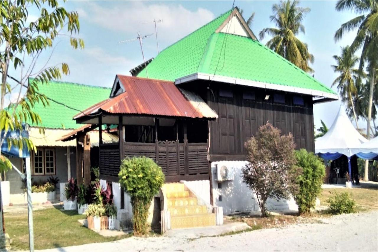 Oyo Home 90495 Homestay Kampung Kota Aur Сунгай Петані Екстер'єр фото