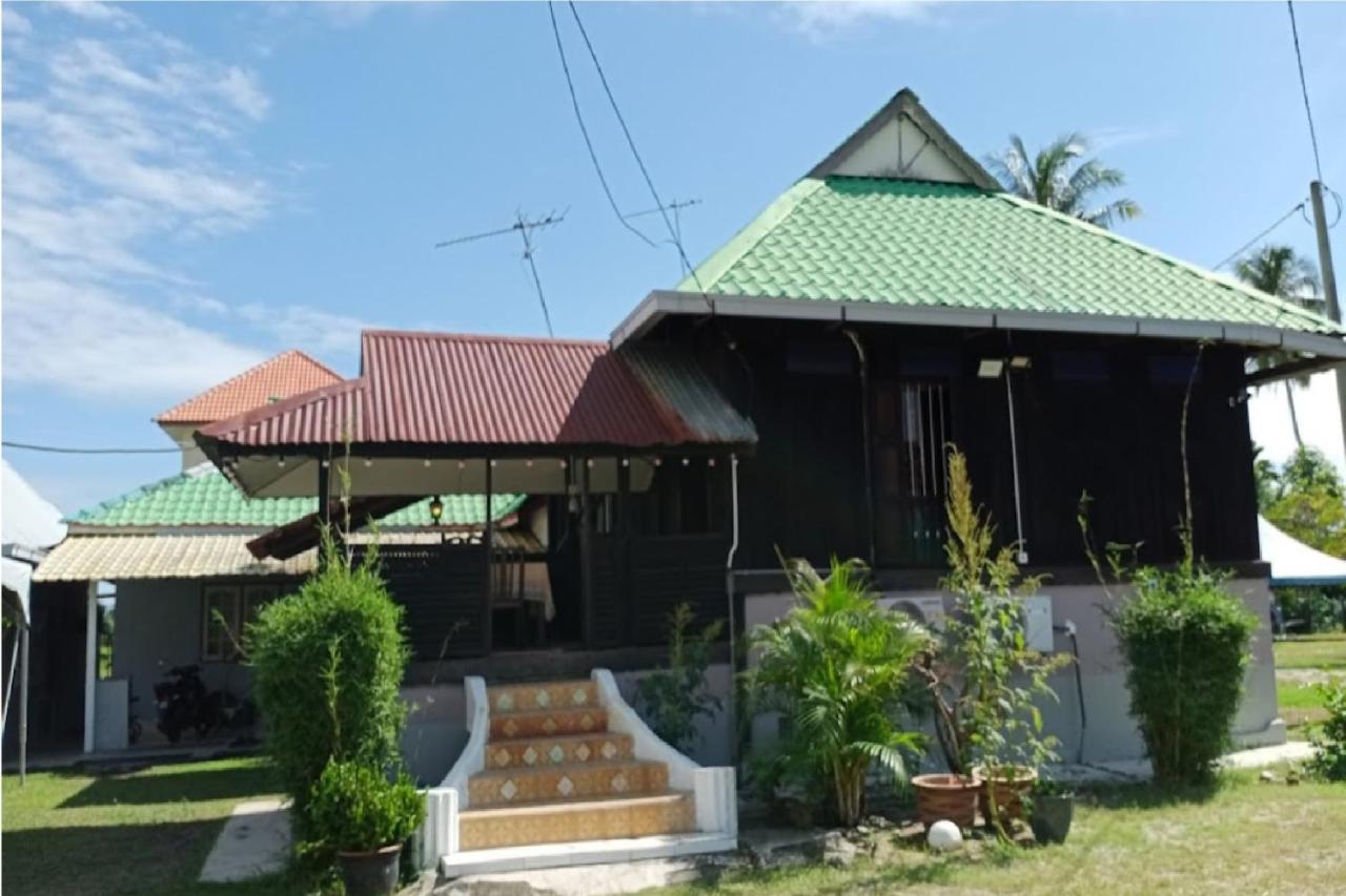 Oyo Home 90495 Homestay Kampung Kota Aur Сунгай Петані Екстер'єр фото