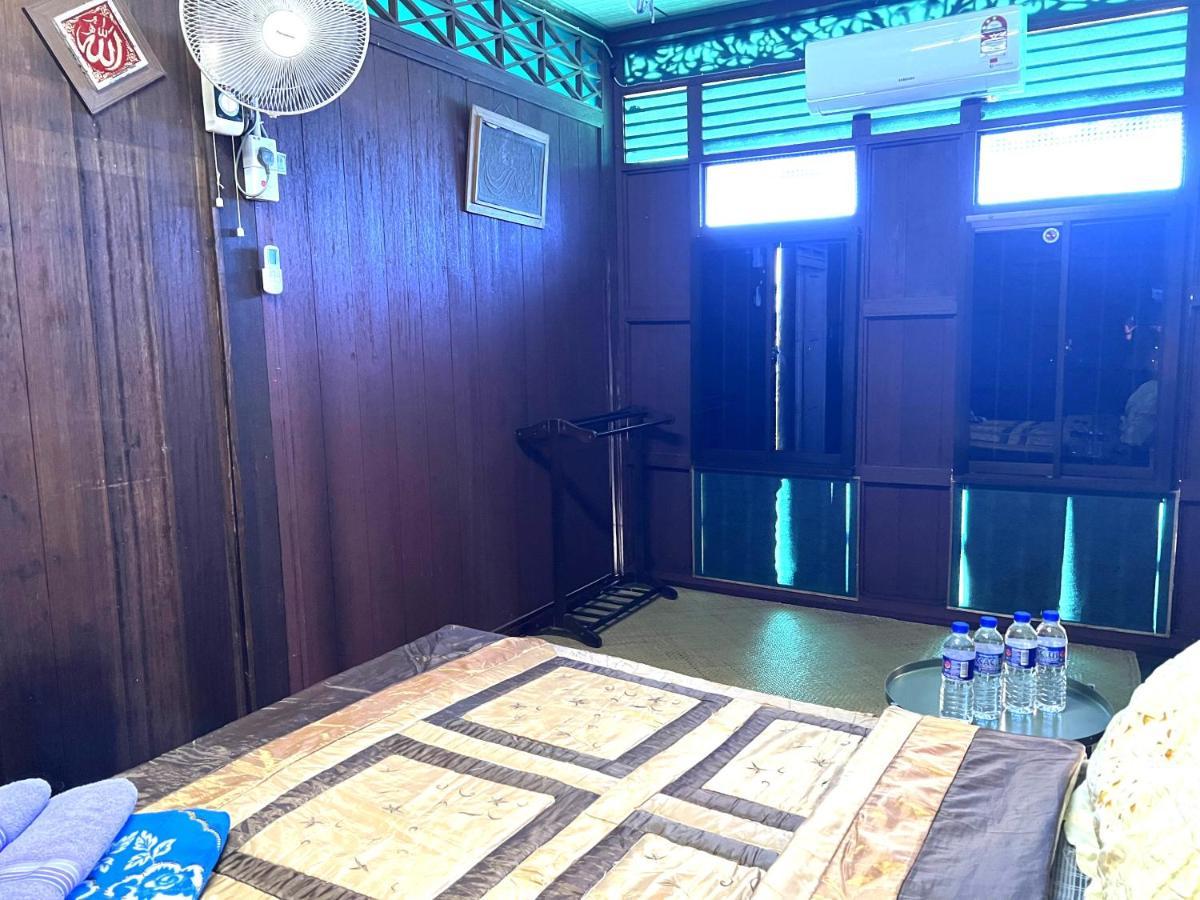 Oyo Home 90495 Homestay Kampung Kota Aur Сунгай Петані Екстер'єр фото